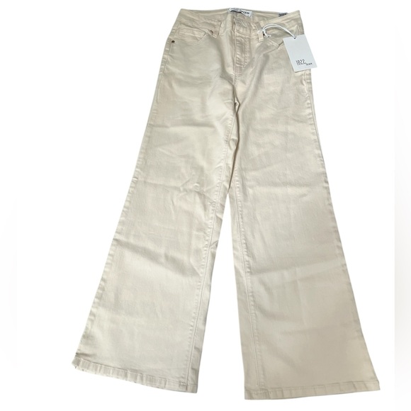 1822 Denim Denim - New with tags 1822 Denim Cream Flare Wide Leg Jeans stretch 4P